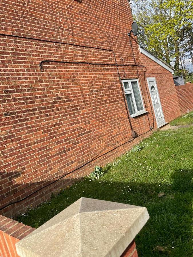 Travel Legend Stays 1 Bedroom Place With Hot Tub Farnham Royal Екстер'єр фото